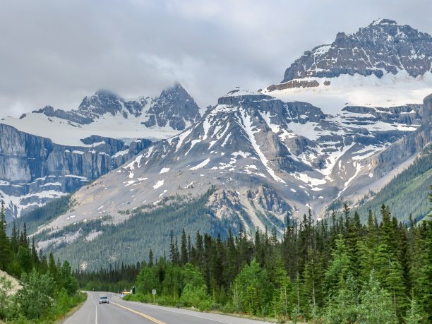 加拿大最风景优美的落基山脉自驾游图片下载