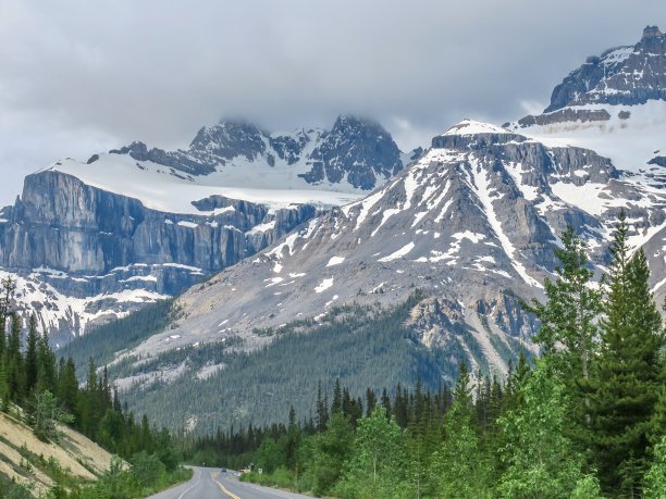 加拿大最风景优美的落基山脉自驾游图片下载