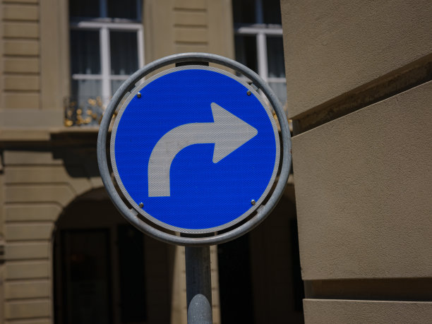 在锡泽兰路牌前右转图片下载