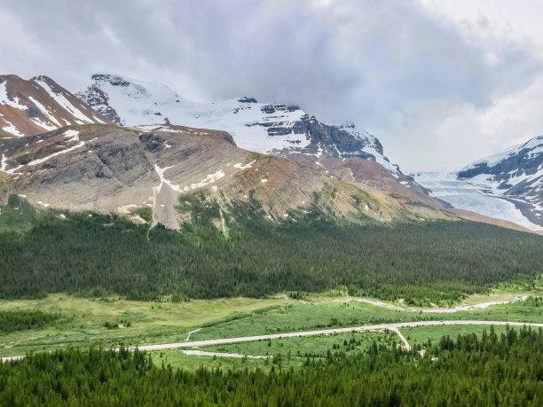 加拿大落基山脉贾斯珀国家公园山区公路图片下载