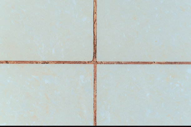 瓷砖用四个盒子划分线条，作为拼贴照片的框架。图片下载