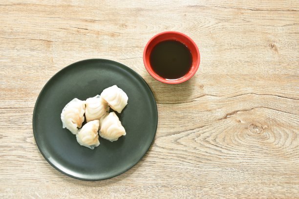 哈考或白饺子酿虾仁和猪肉蘸酱油图片下载