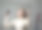 兴奋的红发女孩和智能手机图片下载
