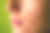 年轻女性脸上的粉刺、疤痕和红色溃烂的丘疹。蒙皮问题和谐波失效的概念图片下载