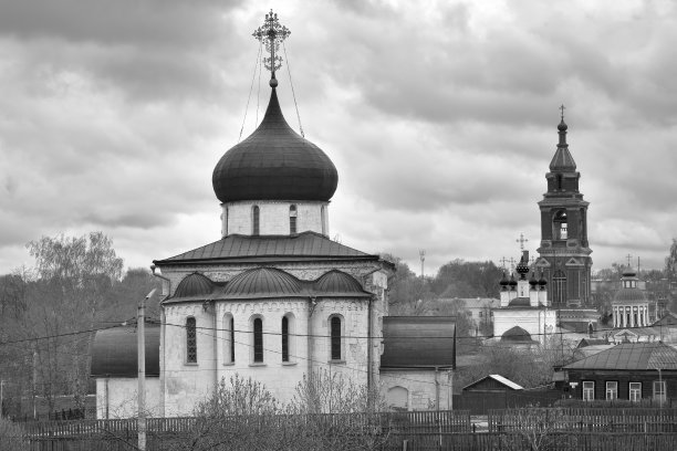 在老城区的圣乔治大教堂图片下载