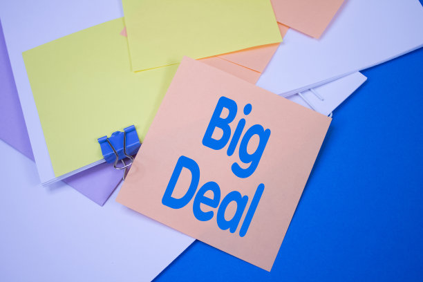 大不了的。在不干胶便签纸上的文字。活动、庆典提醒信息。图片下载