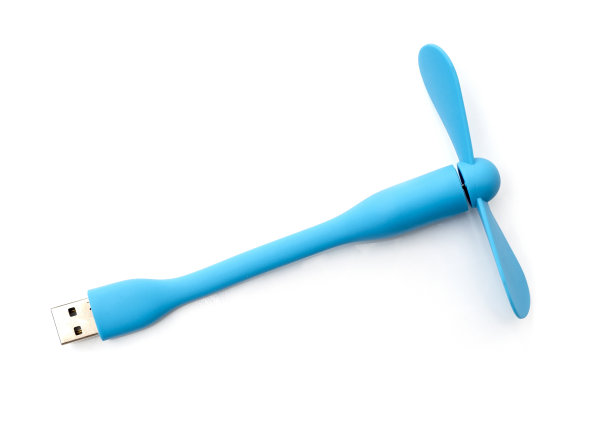 蓝色小usb风扇隔离在白色背景图片下载