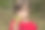 可爱的小男孩拿着新鲜的榛子图片下载