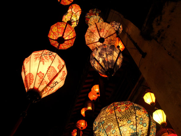 会安古镇的美丽灯笼图片下载