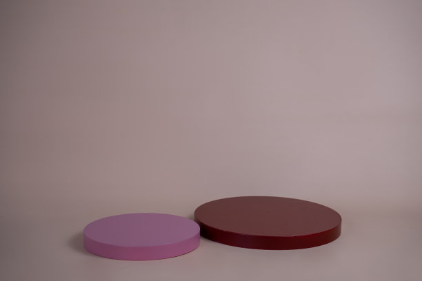 陈列化妆品的空台。图片下载