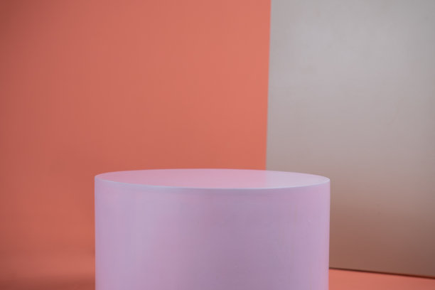 陈列化妆品的空台。图片下载