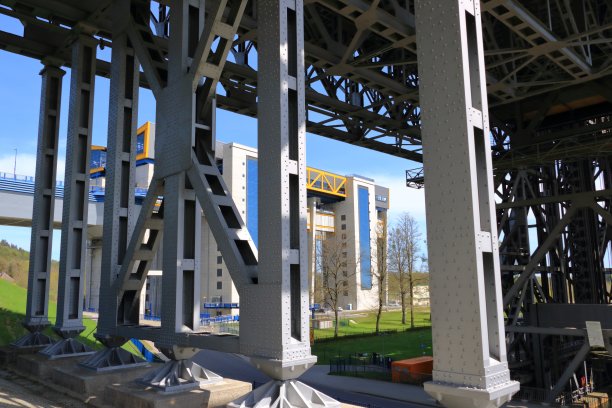 新低阶车厢，或者哈维尔运河，德国图片下载