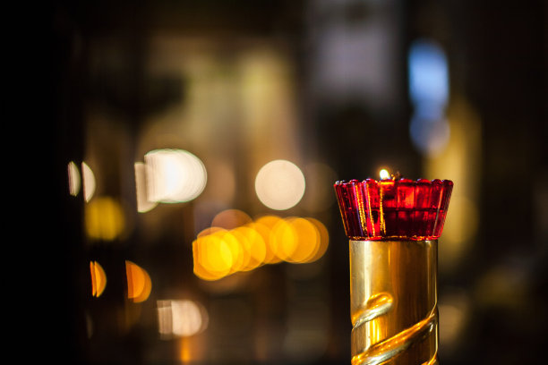 教堂里的圣烛图片下载