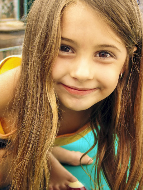 快乐的女孩图片下载