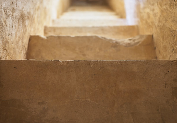 从石雕台阶的底部看图片下载