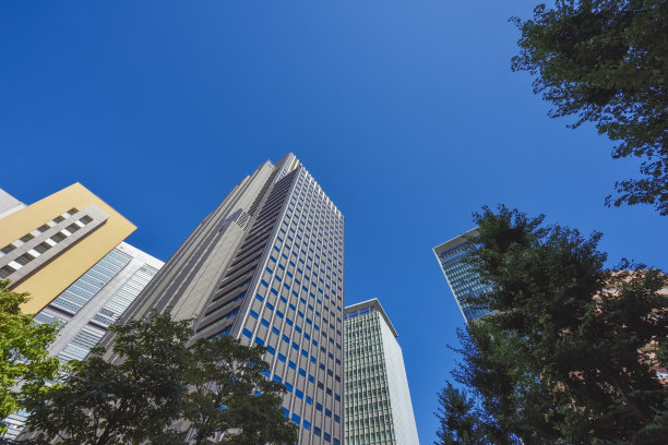 建筑和蓝天。日本东京。图片下载