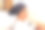 一个深色头发的女人坐在美容院里吹头发图片下载