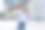 在欧洲古代大教堂前自拍的女游客图片下载