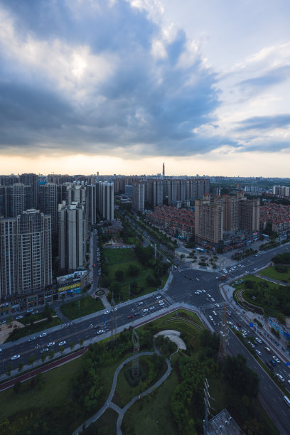 黄昏的现代城市图片下载