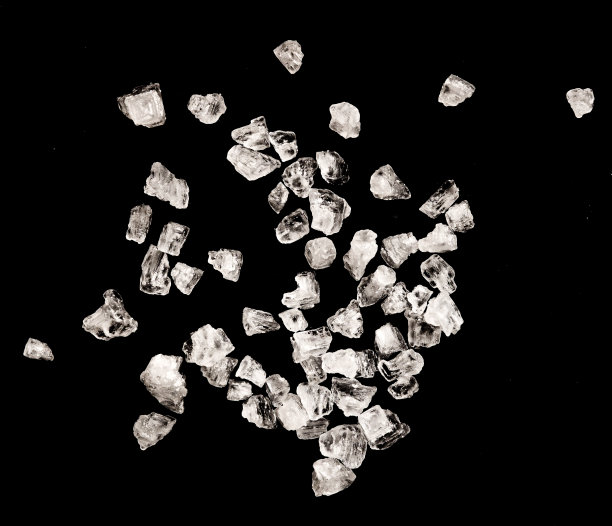 盐在黑色图片下载