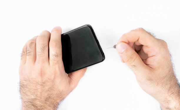 用回形针拆卸SIM卡图片下载