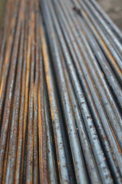 各种尺寸的混凝土铁堆图片下载