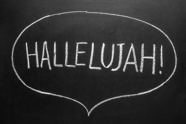哈利路亚概念词在黑板的背景图片下载