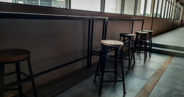 咖啡馆的椅子图片下载