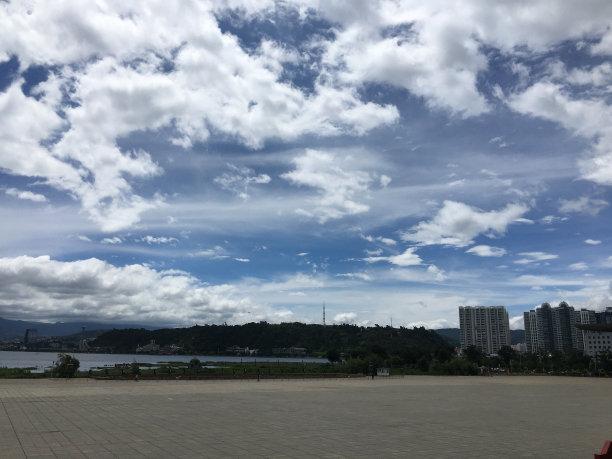 云海天广场飞扬图片下载