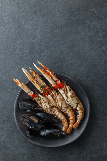 美味的虾配贻贝。图片下载