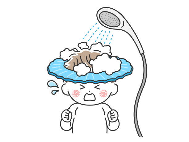 一个哭泣的孩子戴着洗发水帽子，在淋浴中洗头。图片下载