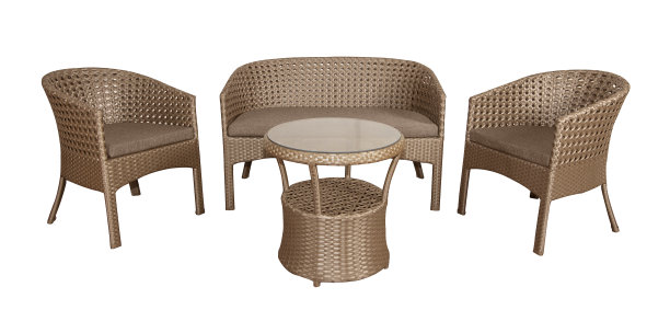 一套用于花园或露台的藤条家具。图片下载