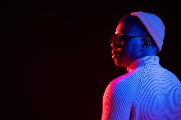 霓虹潮人现代时尚广告酷男图片下载