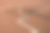 阳光明媚的户外，在橙色的篮球橡胶场上的篮球架和篮球圈的影子。篮球比赛的背景图片下载