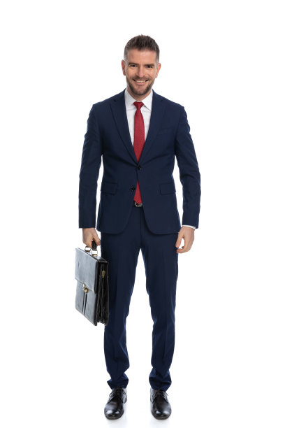 手里拿着箱子的帅气商人图片下载