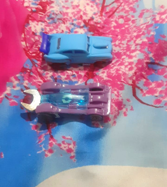 可爱的小孩玩具车  ￼图片下载