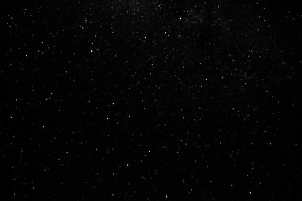 夜空和山脊的剪影，用高iso胶片长曝光拍摄图片下载