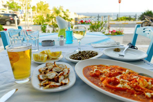 希腊餐厅的章鱼菜图片下载