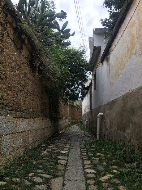 宁静的小路，记录着曾经繁华的古老故事图片下载