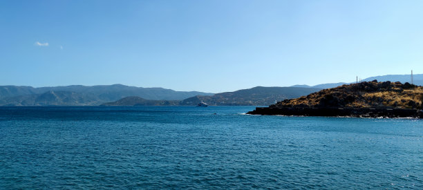 以山为背景的海景图片下载