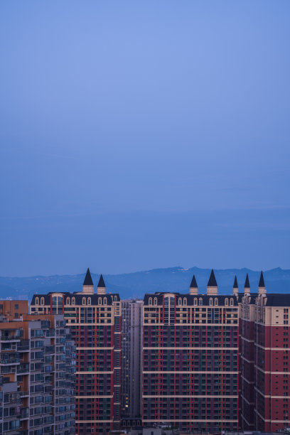 黄昏的现代城市图片下载