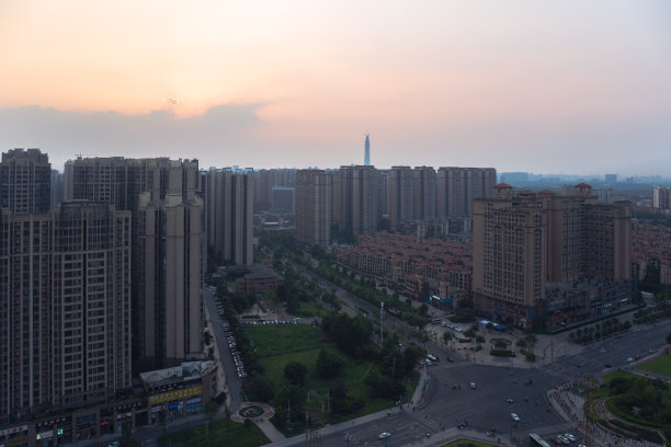 黄昏的现代城市图片下载