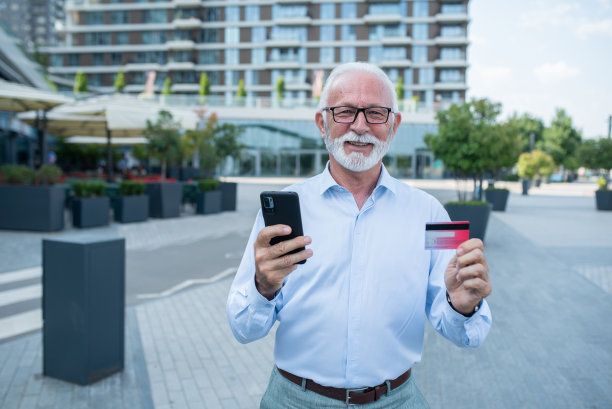 西装革履的高级商人图片下载