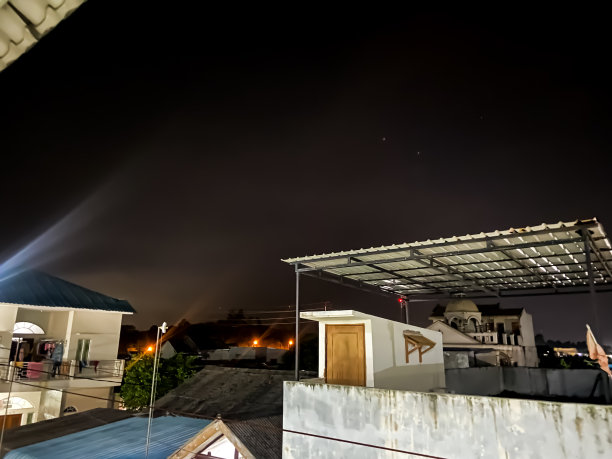 一个小镇的夜景图片下载