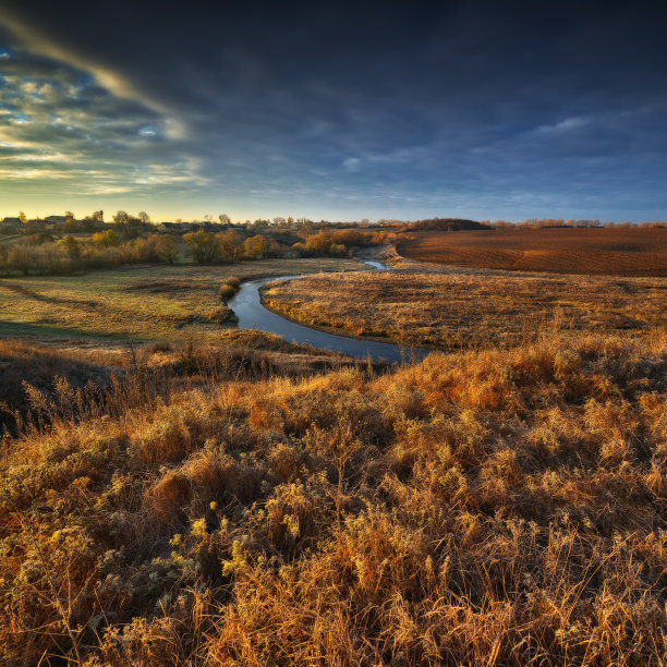 河上的云如画图片下载