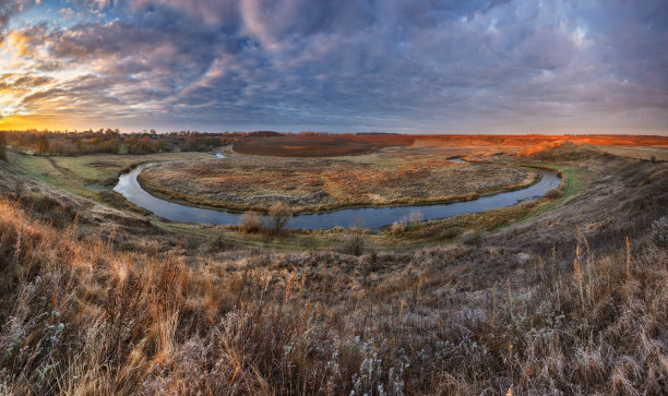 河上的云如画图片下载