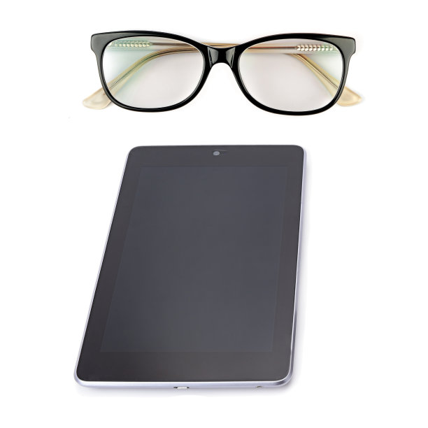 平板和眼镜隔离在白色上图片下载