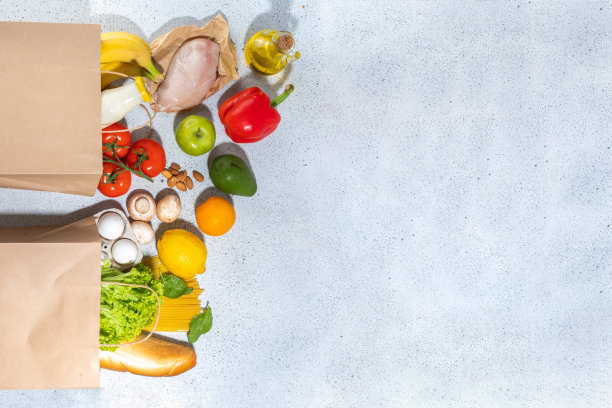 食品配料装在纸袋里图片下载