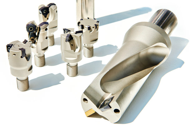 大直径钻头和铣床隔离白色图片下载