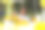 漂亮女孩在公园的街上卖柠檬水图片下载